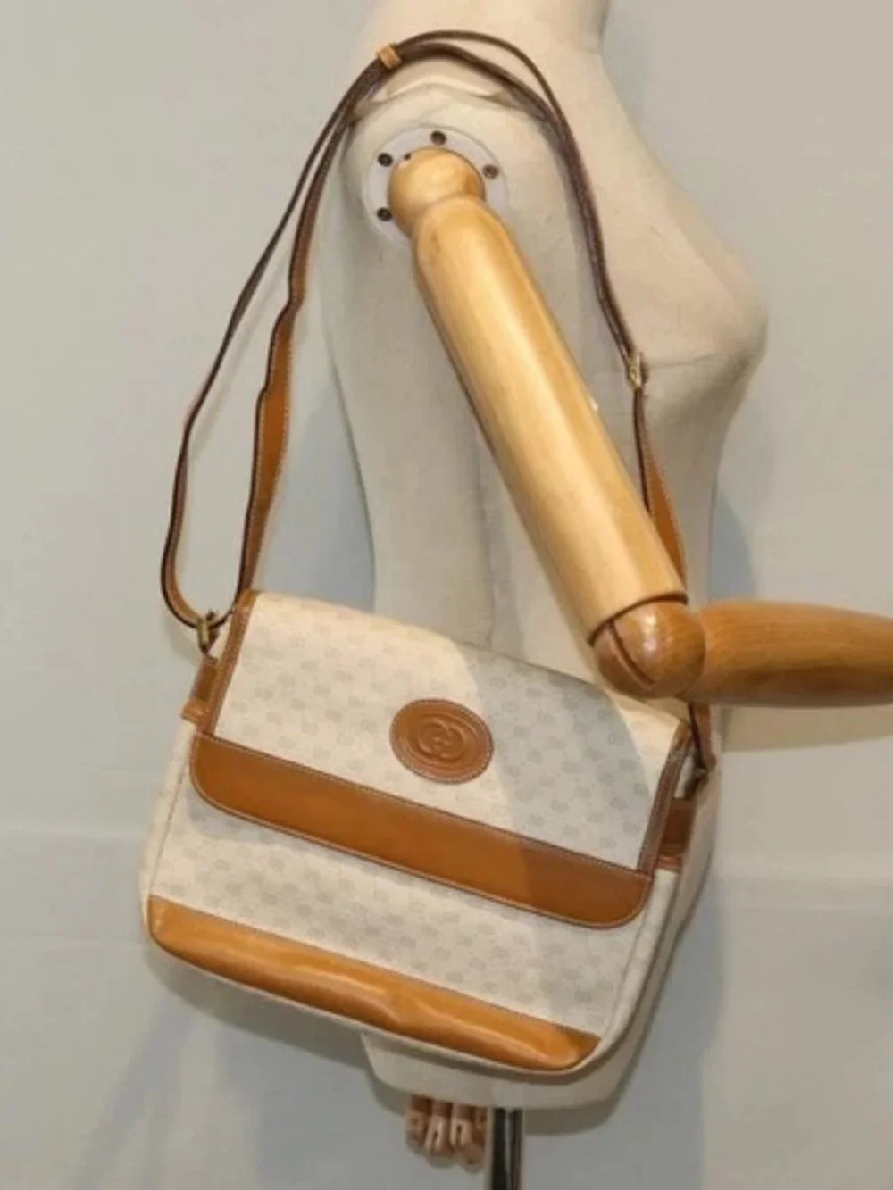 GUCCI Micro GG Supreme Shoulder Bag PVC Beige - Picture 14 of 16